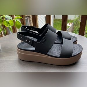 Crocs Brooklyn low platform sandals